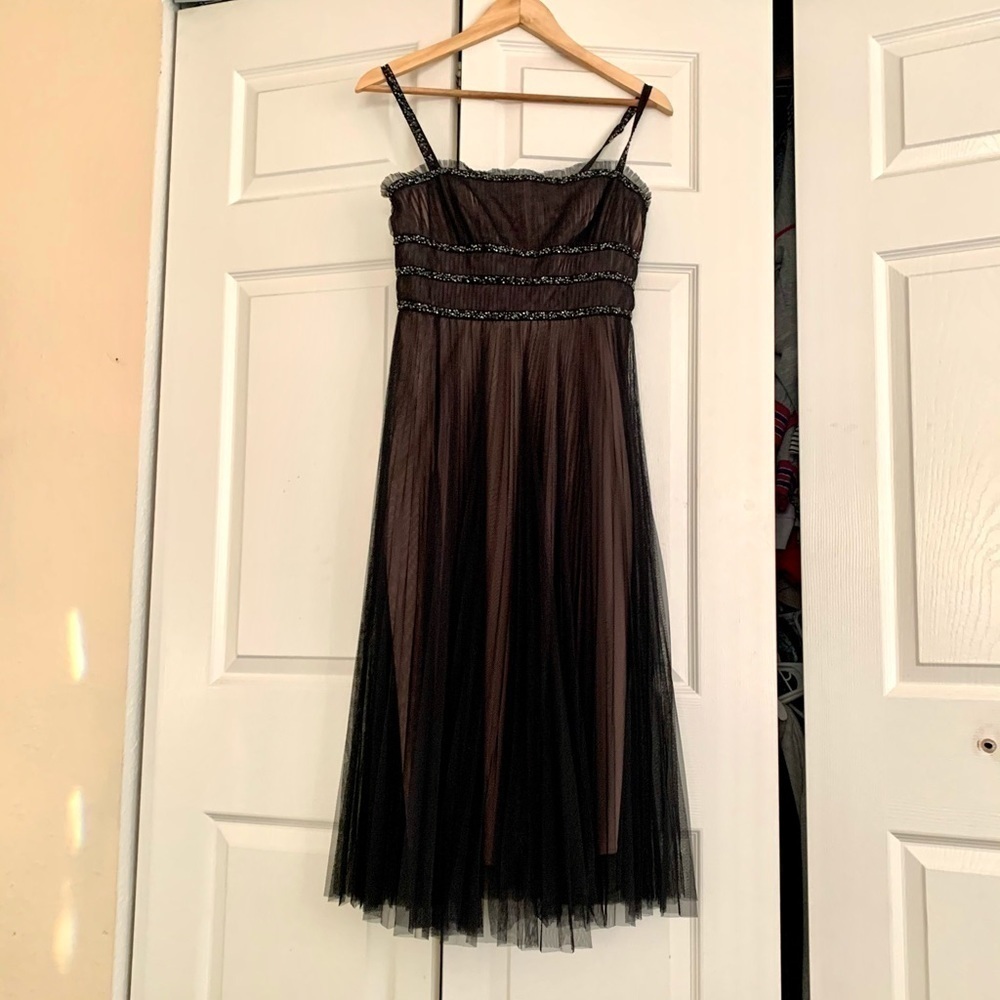 Bcbgmaxazria elegant midi dress